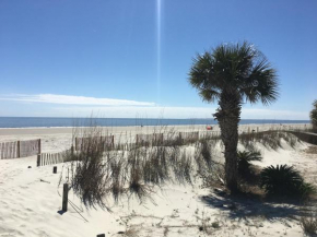 Walk to Folly Field Beach 2 bed 2 bath Golf View
